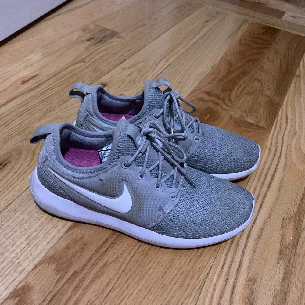 Grey Nike Sneakers Sz 8 EUC